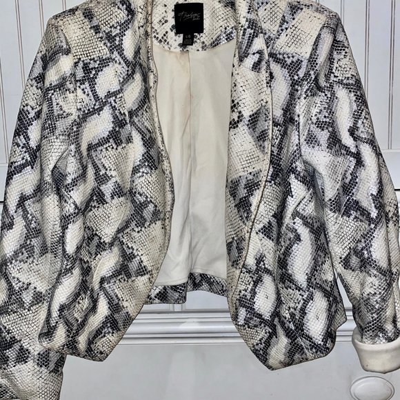 Thalia Sodi White & Gray Metallic Snakeskin Blazer - Picture 6 of 7